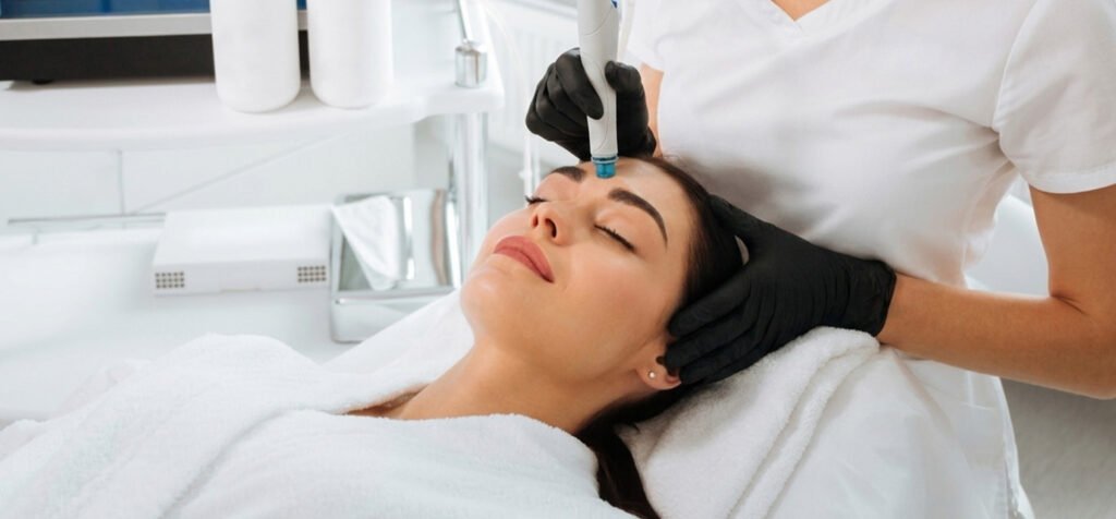 Hydrofacial Gesichtsbehandlung bei MA Beauty in Wettingen für porentiefe Reinigung, Feuchtigkeit und frische Ausstrahlung