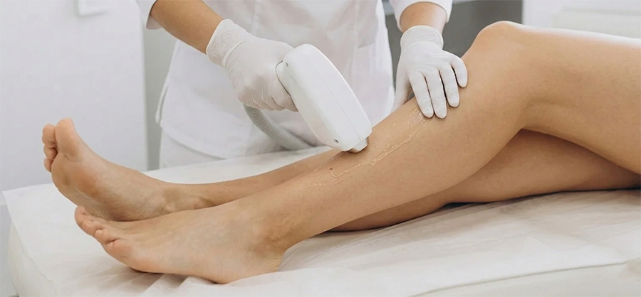 Laser-Haarentfernung an den Beinen bei MA Beauty in Wettingen für glatte Haut mit moderner apparativer Behandlung